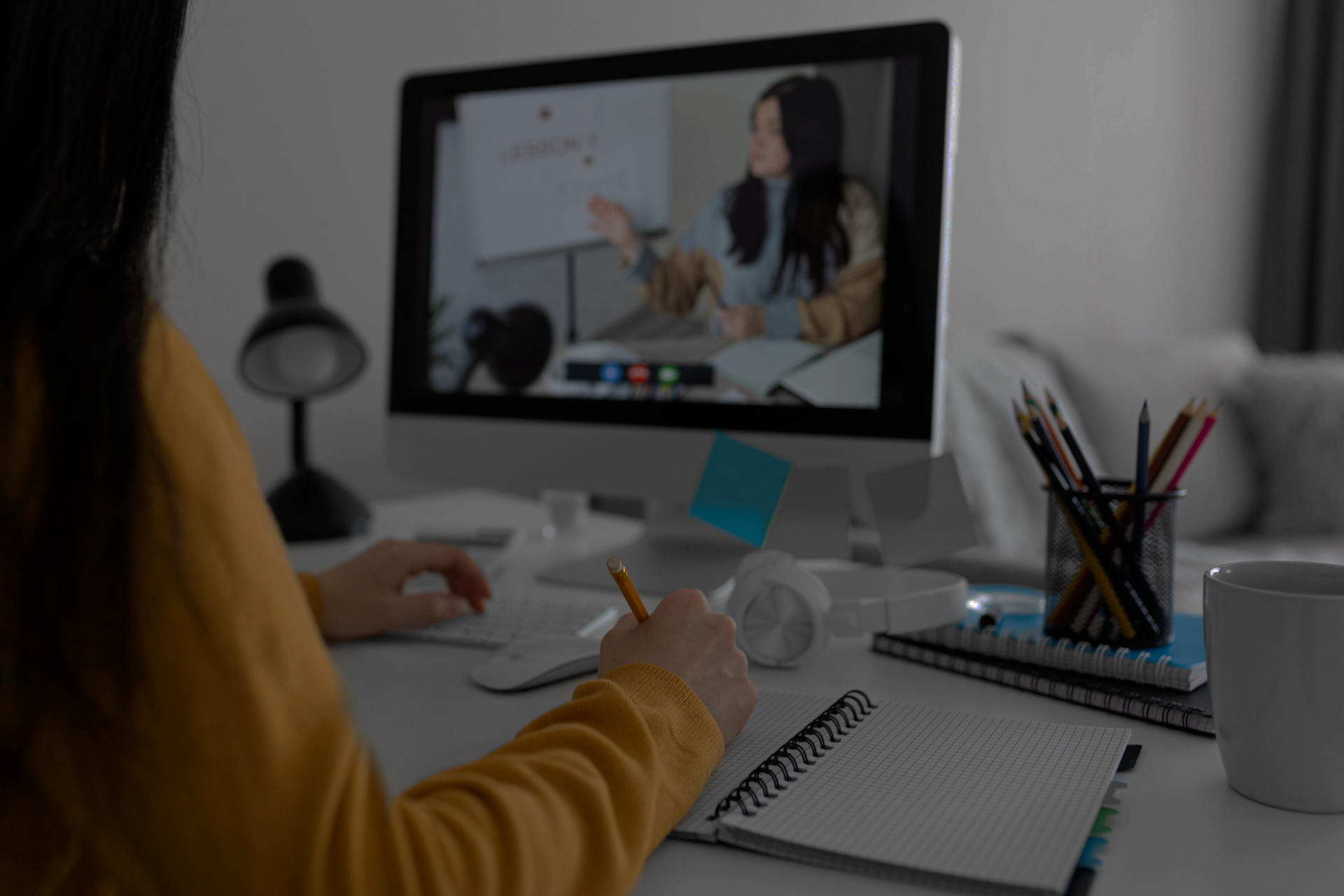 hr-online-courses-bg